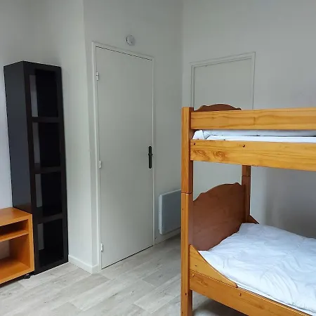 Maison Dans Avec Piscine Et Tennis בית נופש פורניק