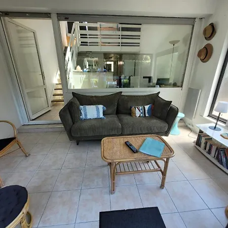 Maison Dans Avec Piscine Et Tennis بيت للعطل بورنيك