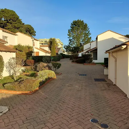 Maison Dans Avec Piscine Et Tennis بورنيك