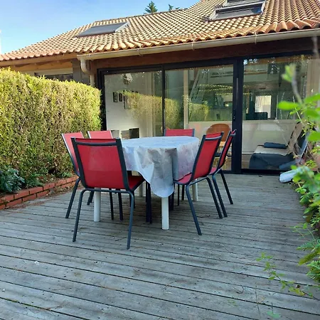 Maison Dans Avec Piscine Et Tennis פורניק