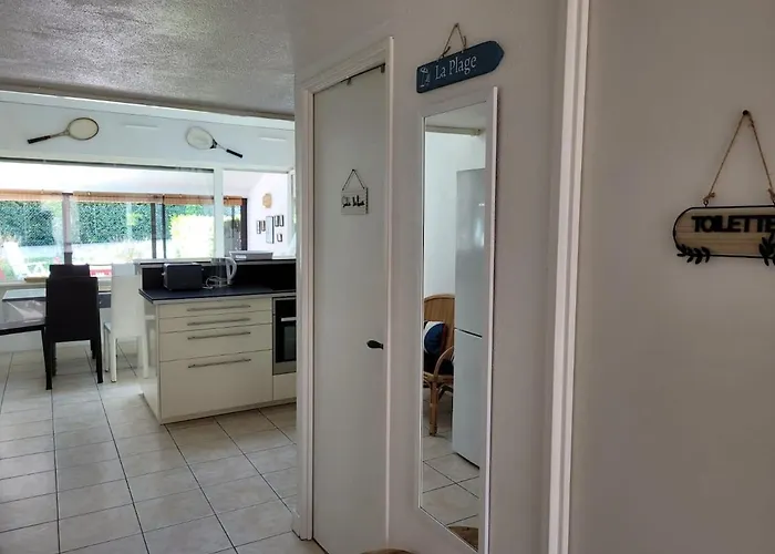 Maison Dans Avec Piscine Et Tennis بيت للعطل *