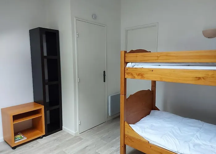 Maison Dans Avec Piscine Et Tennis بيت للعطل بورنيك