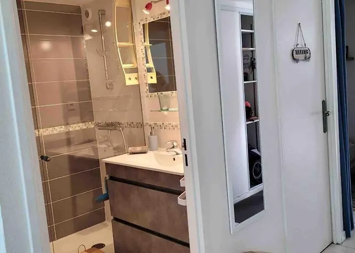 بيت للعطل Maison Dans Avec Piscine Et Tennis