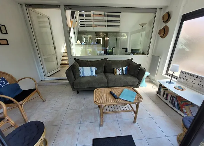 Maison Dans Avec Piscine Et Tennis بيت للعطل بورنيك