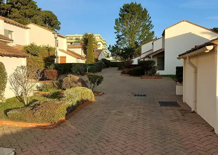 Maison Dans Avec Piscine Et Tennis Pornic