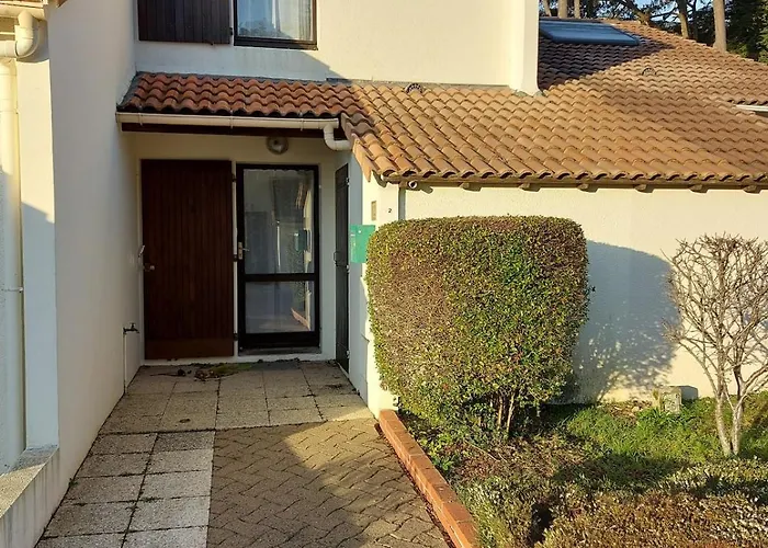 Maison Dans Avec Piscine Et Tennis