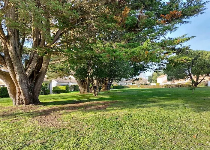 Maison Dans Avec Piscine Et Tennis بيت للعطل