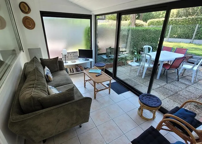 Maison Dans Avec Piscine Et Tennis Casa de Férias *